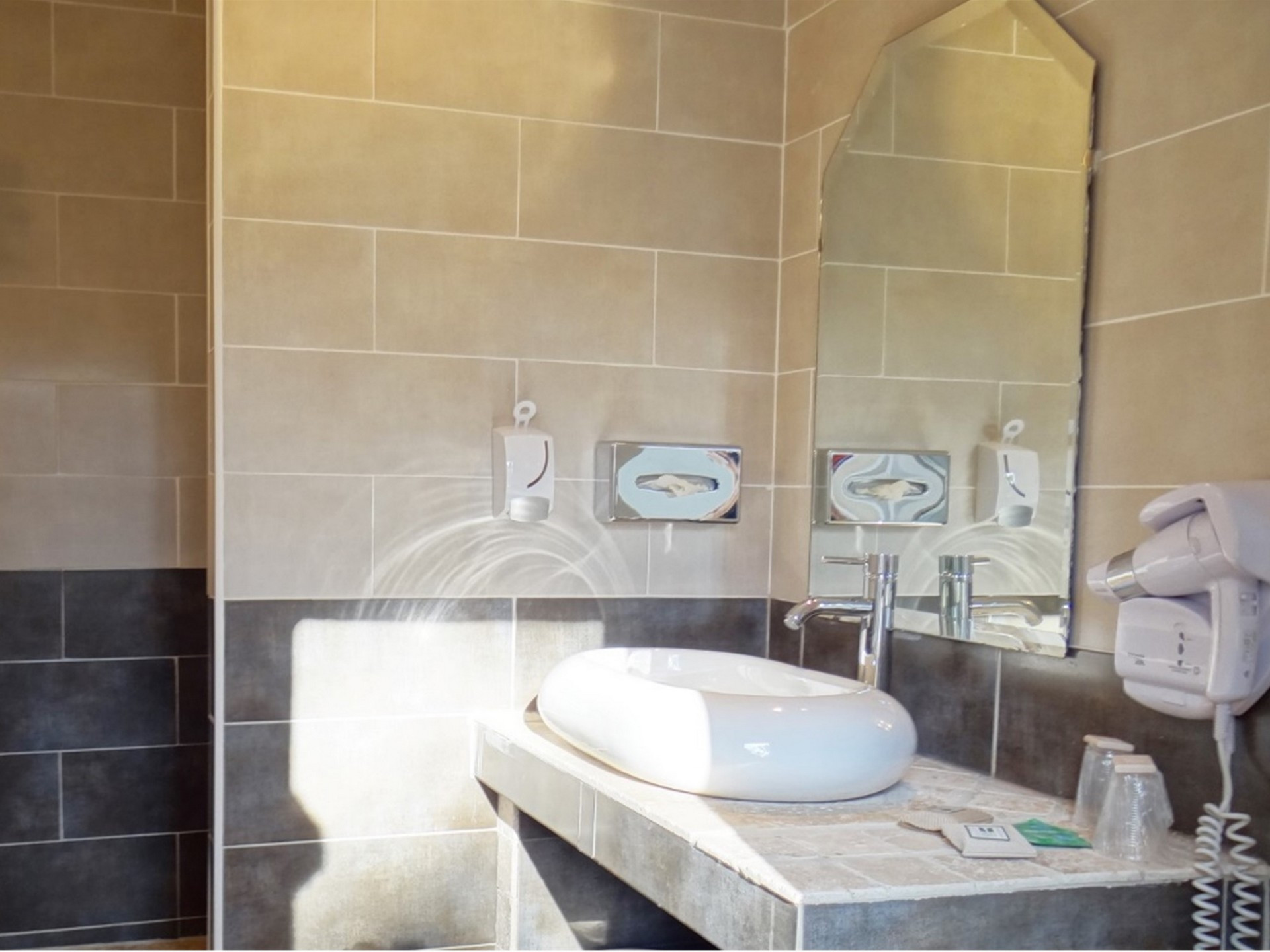 Hotel Le Mas Des Ecureuils - photo 3