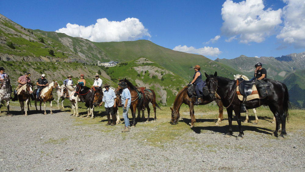 Accès équestre au Sanctuaire de Notre Dame de la Salette