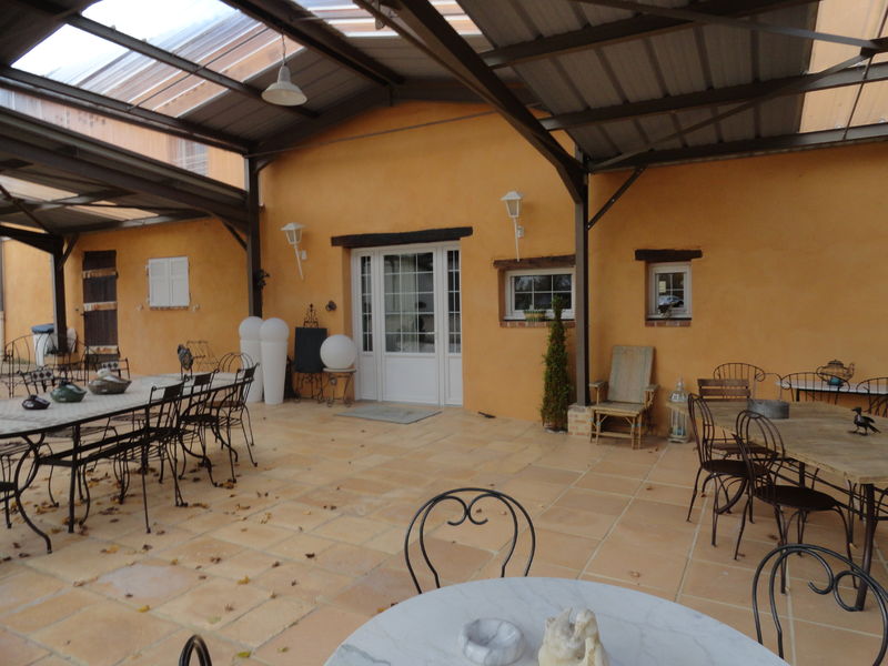 Terrasse extérieure avec accès spa