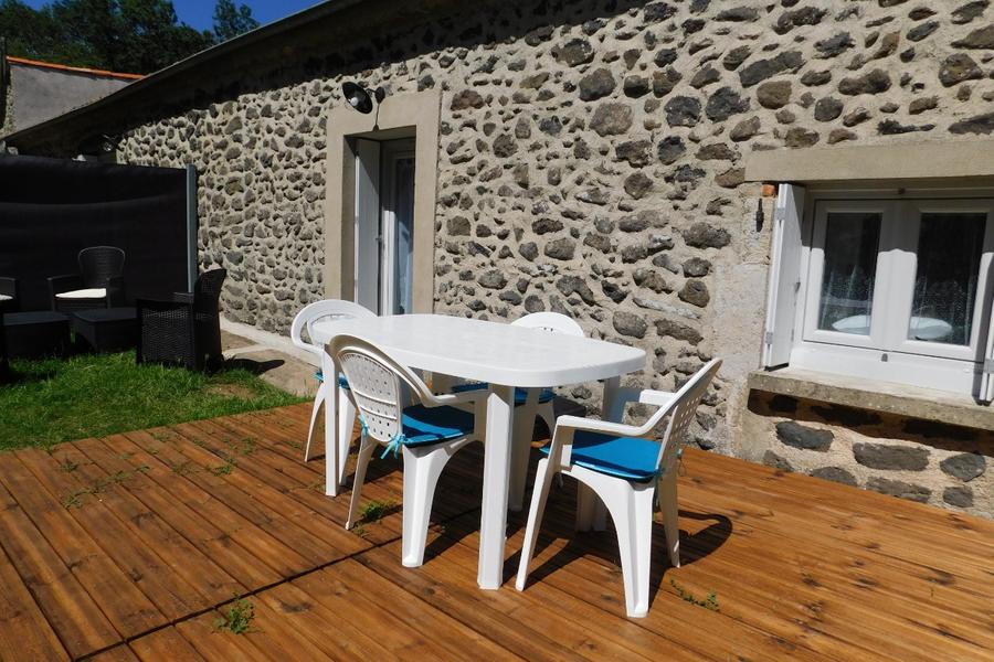 Terrasse Chante Duc aux Gîtes de Sylilanse à St Pons