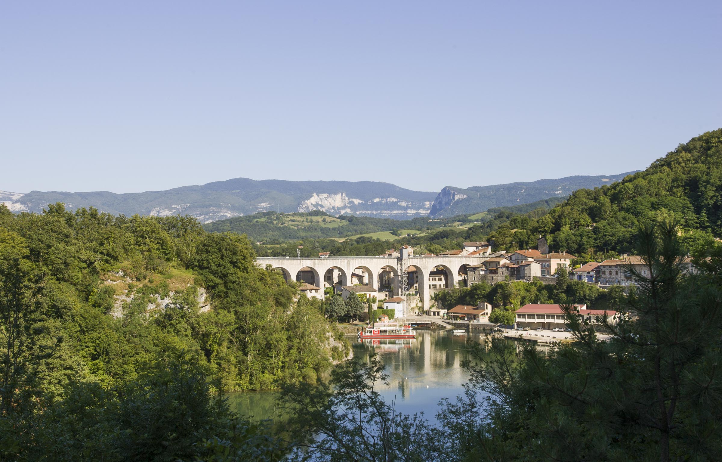 Vue sur l'Aqueduc depuis la balade du Mont Vanille avec le panorama sur le Vercors