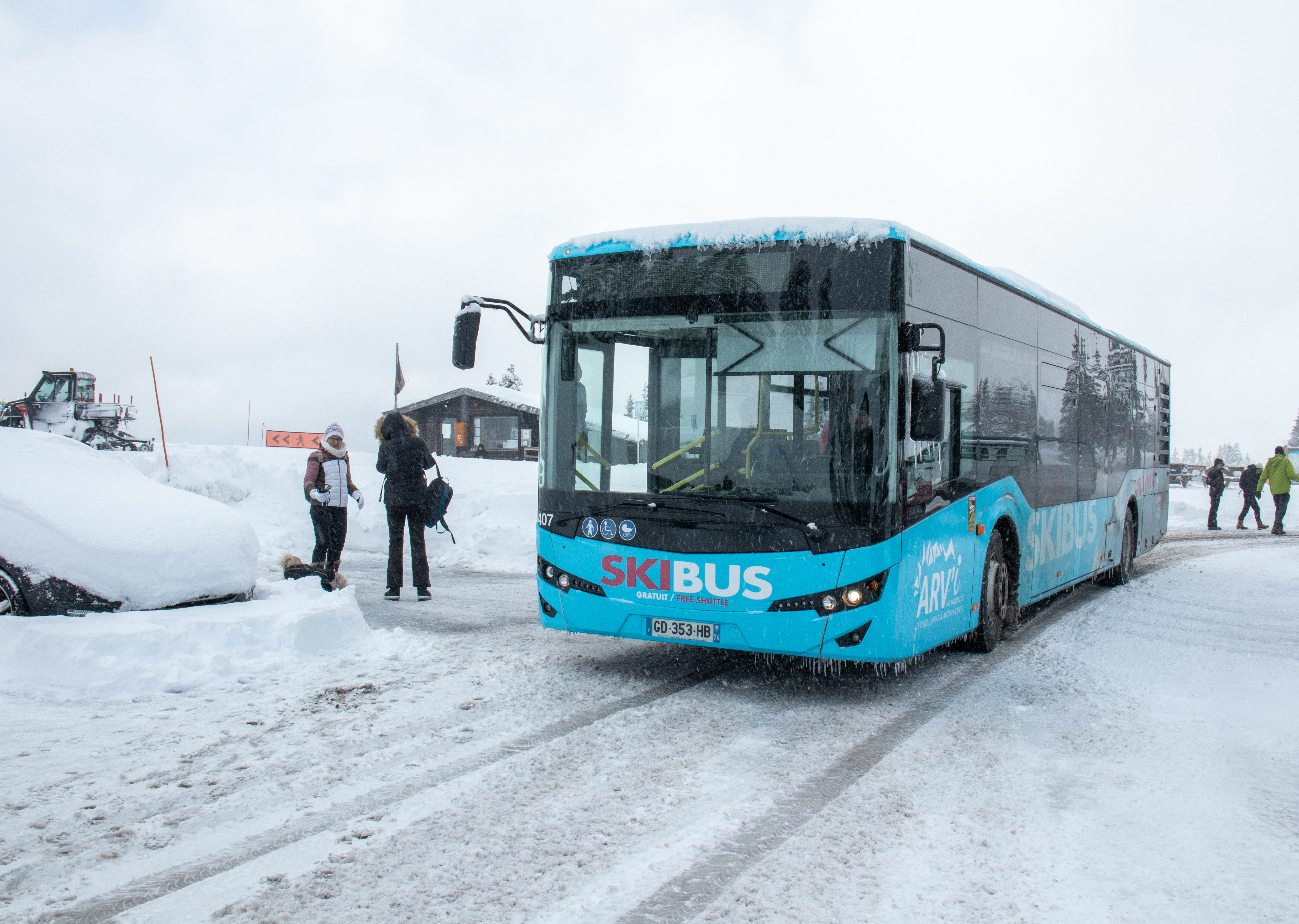 Shuttle bus from the Col de Pierre Carrée car park.