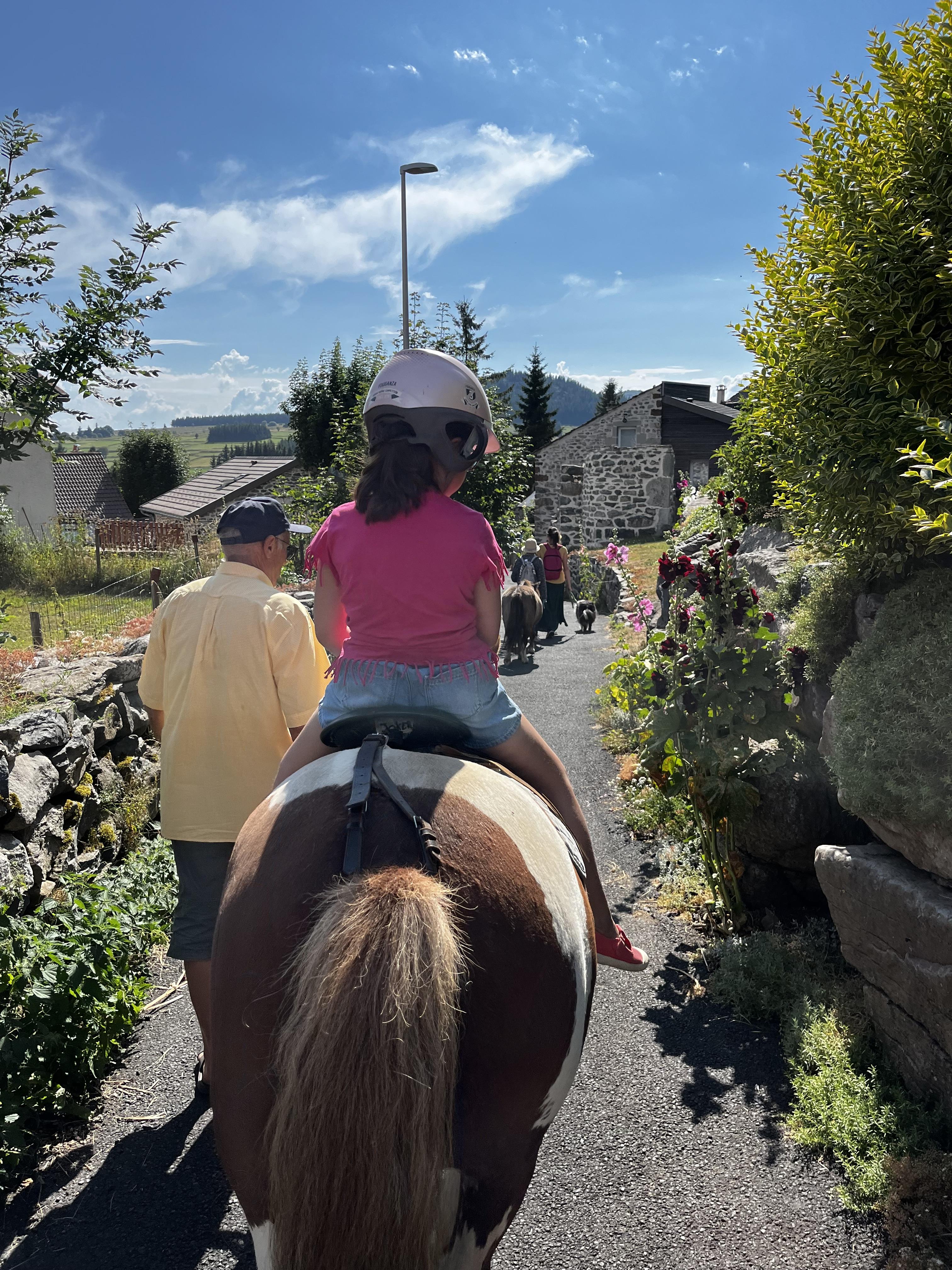Balade à poney tenu en longe