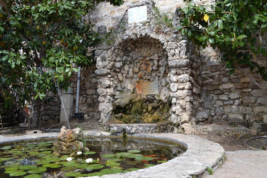Place de la Fontaine_Le Castellet