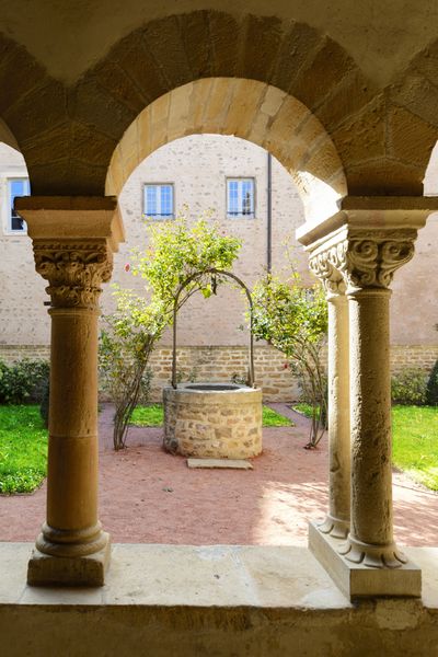 Cloître de Salles Arbuissonnas