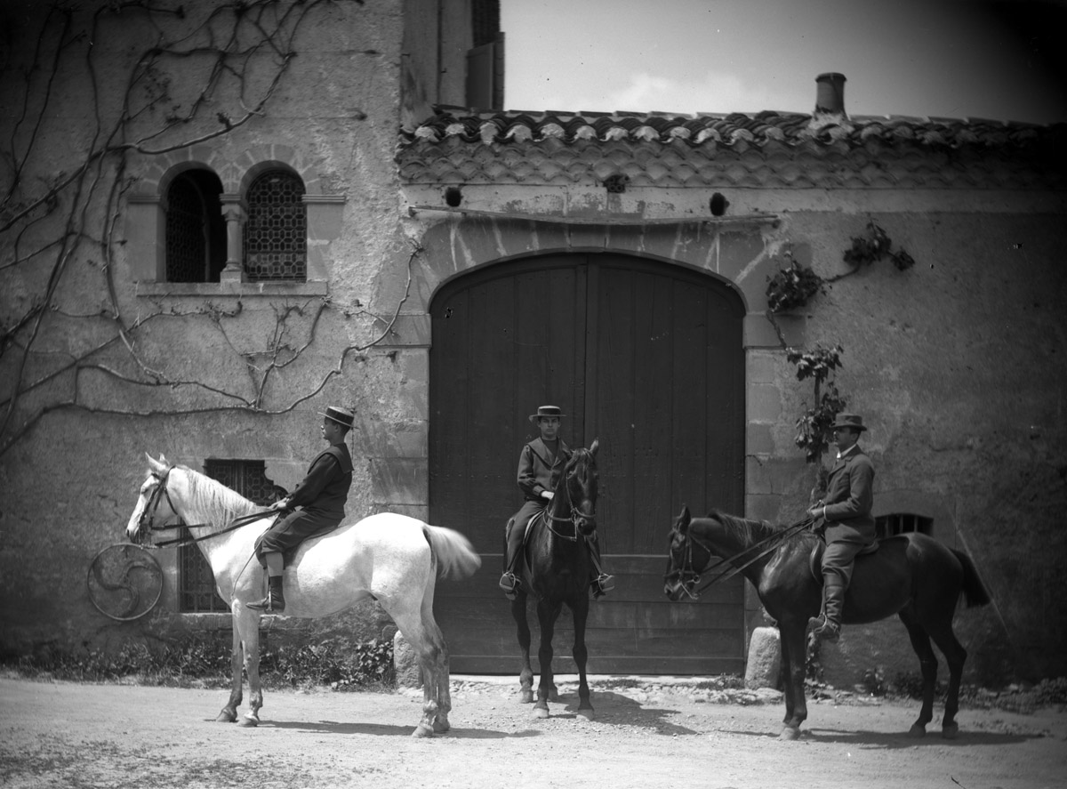 Batut-trois cavaliers Ã  En Laure-vers 1890