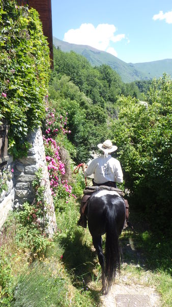 Accès équestre au Sanctuaire de Notre Dame de la Salette