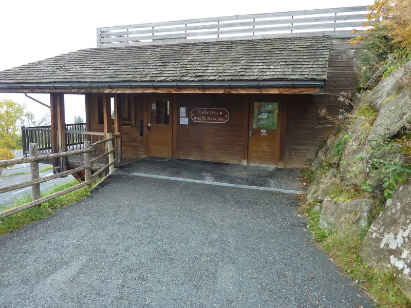 Salle hors -sac au parking des Brons