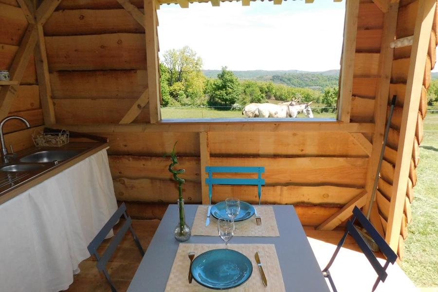 Interieur de la cuisine d'été - Sylilanse - La goutte d'Ô à St pons