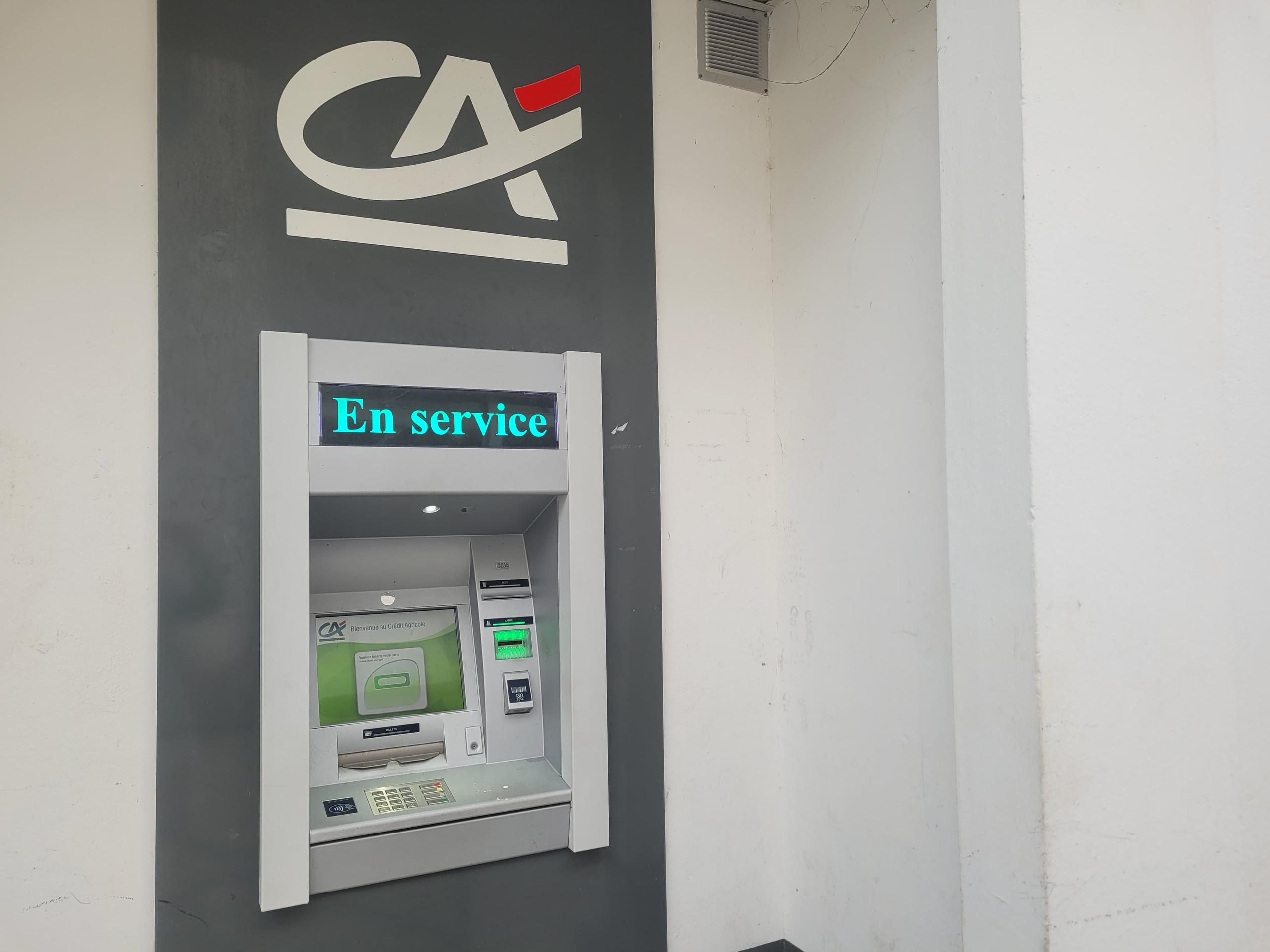 Distributeur automatique de billets crédit agricole - Saint-Trojan-les-Bains
