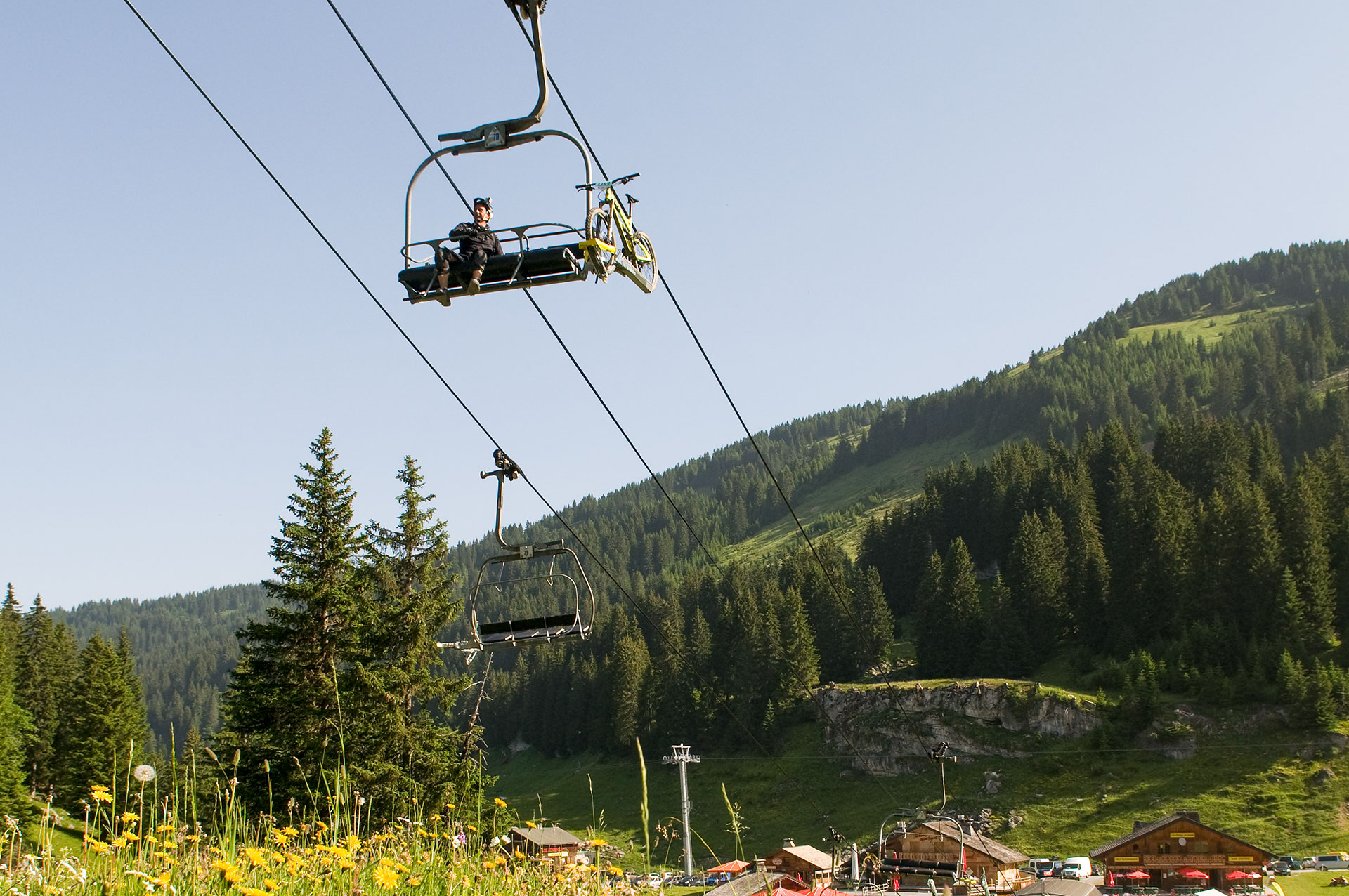 Accessible aux piétons et vtt, montée uniquement