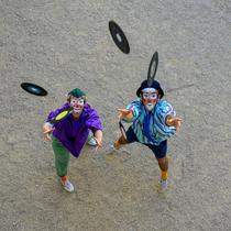 Happy Apocalypse to you- Clowns, mât chinois, scratching - Festival Les Montagn…