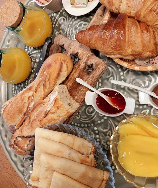 Petit déjeuner à L'Armandine - Chambre d'hôtes à Saint-Marcel-Bel-Accueil