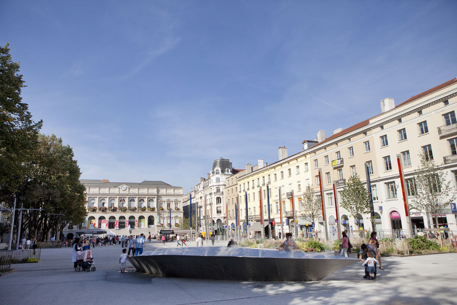 La fontaine de la Place de l'Hôtel de ville