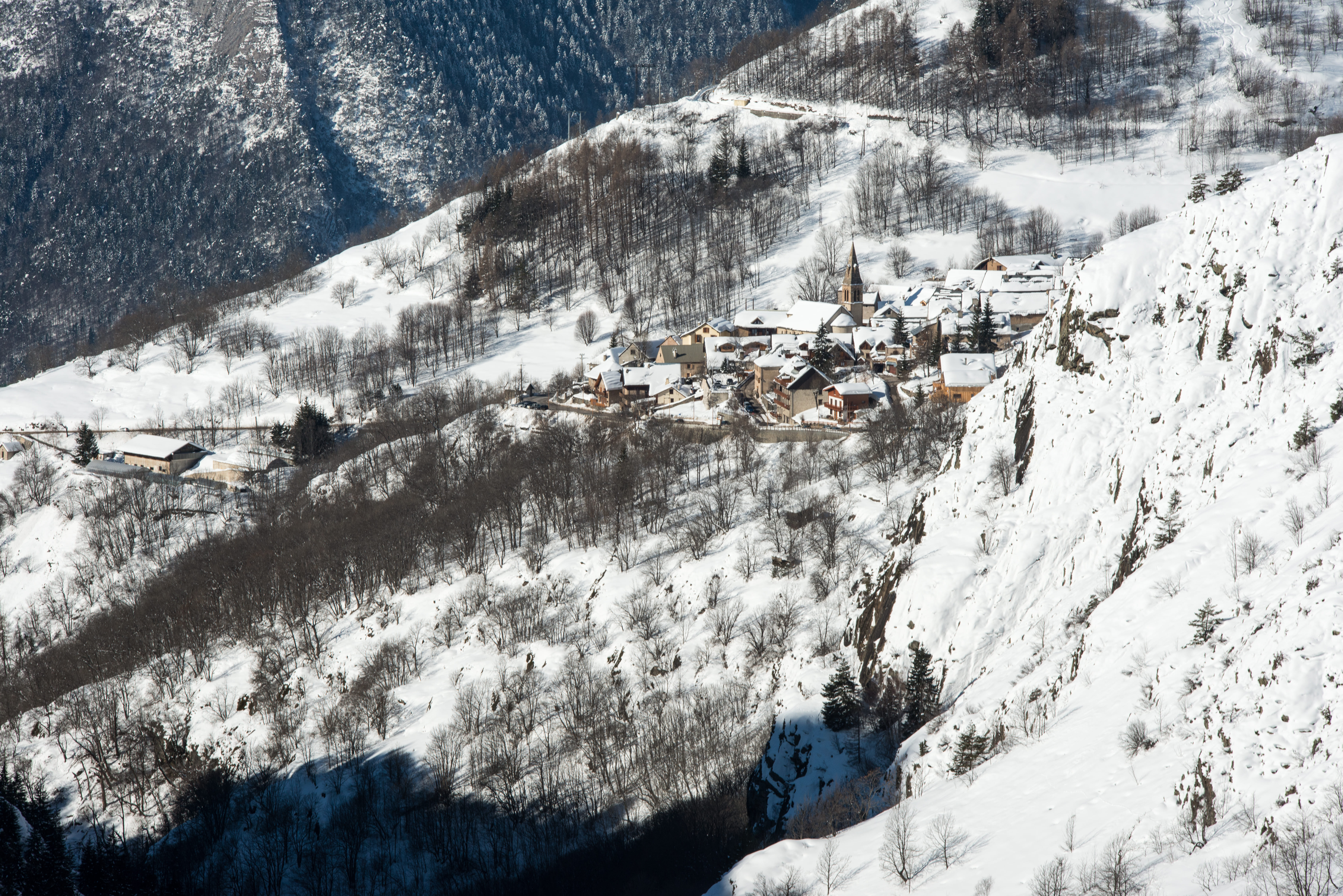 Snowshoeing to and from Huez from Le Gua