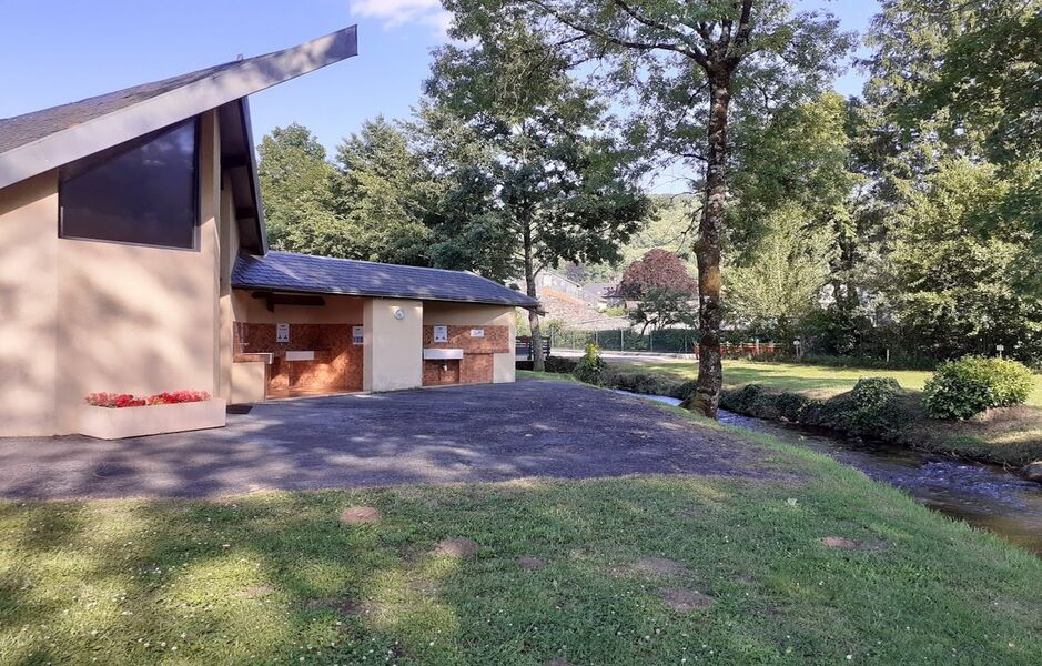 Camping de La Lande sanitaires au bord de l'eau