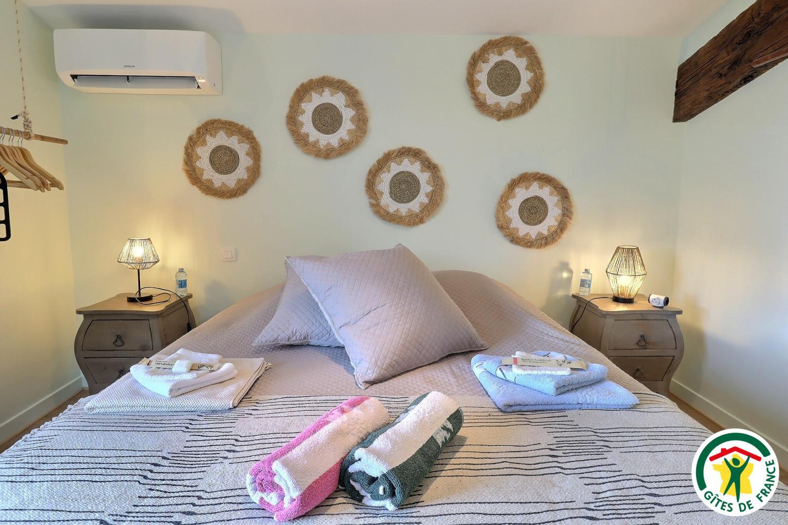 Chambre avec un lit double (1x160x200), climatisation réversible