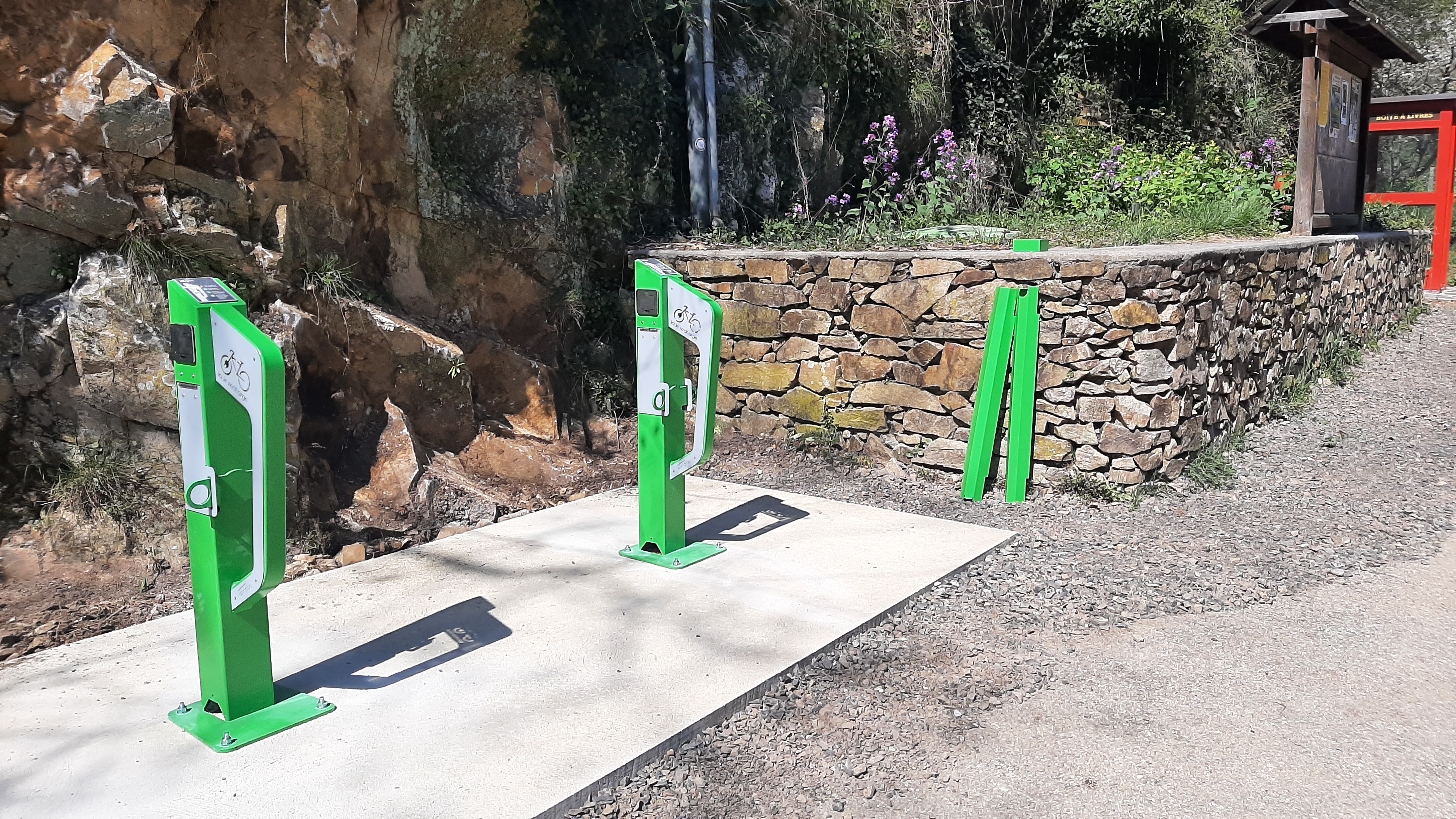 Borne de recharge de vélo électrique de Peyrolles_Peyrolles