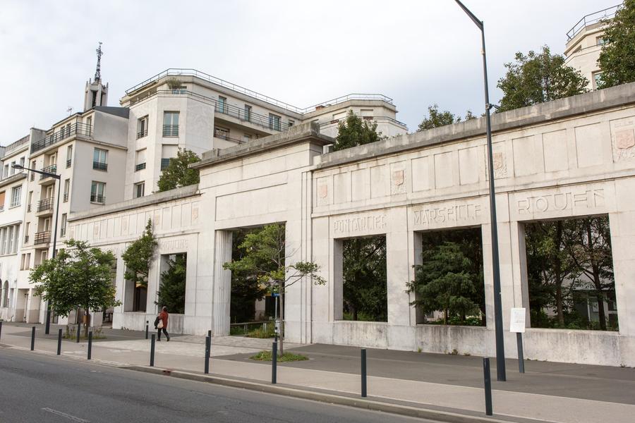 Façade de la distillerie de la Suze 
