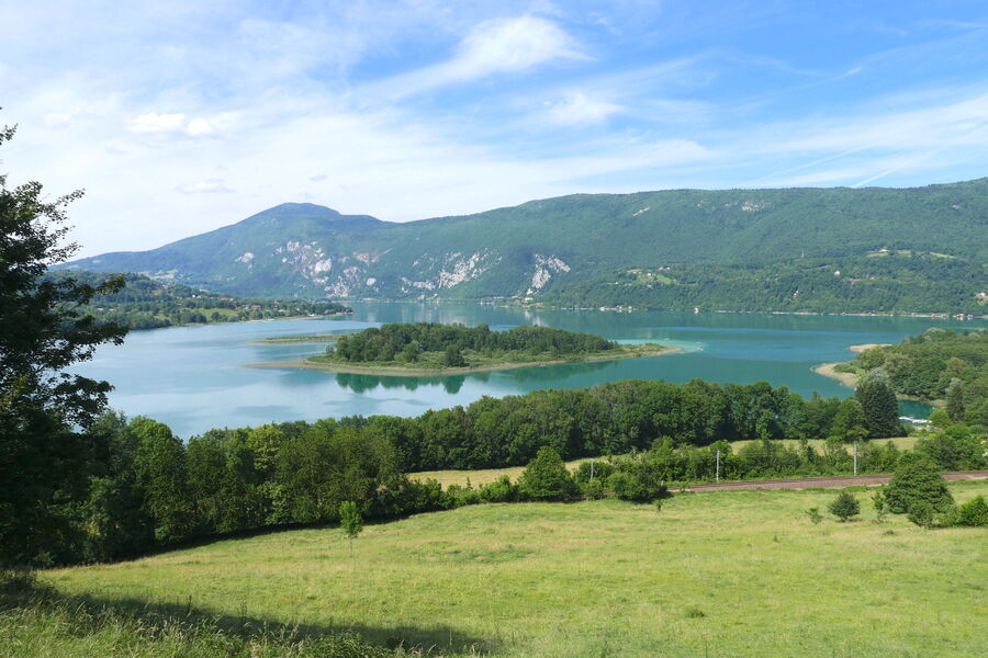 les îles du lac d'Aiguebelette