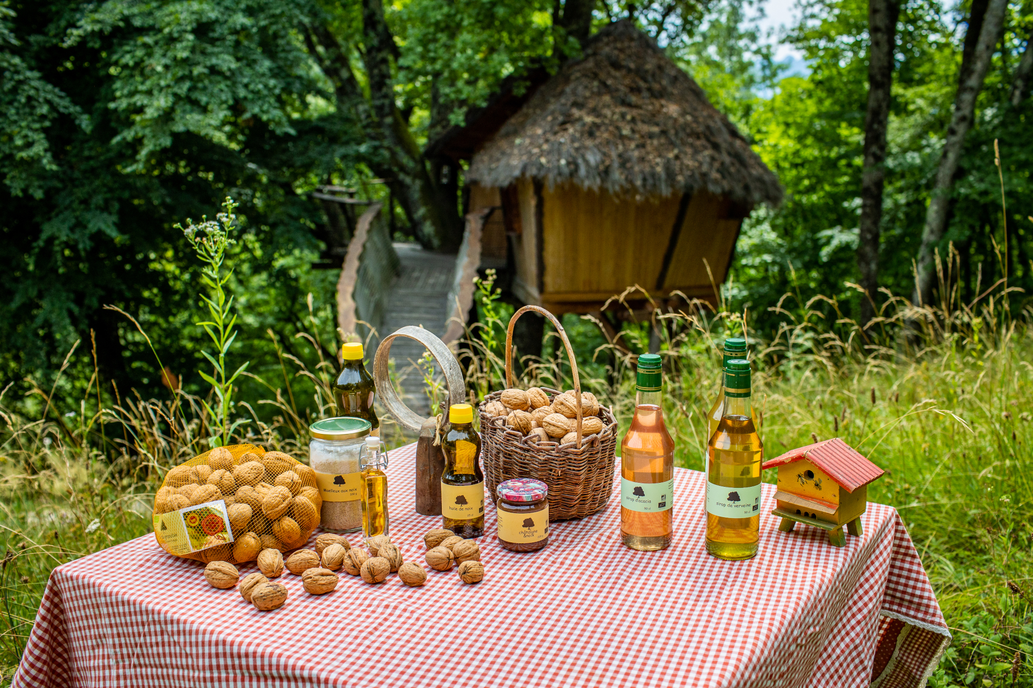 Les cabanes de Cart propose toutes une gamme de produits cultivés sur place et en agriculture biologique. Produits autour de la noix, safran, plantes aromatiques