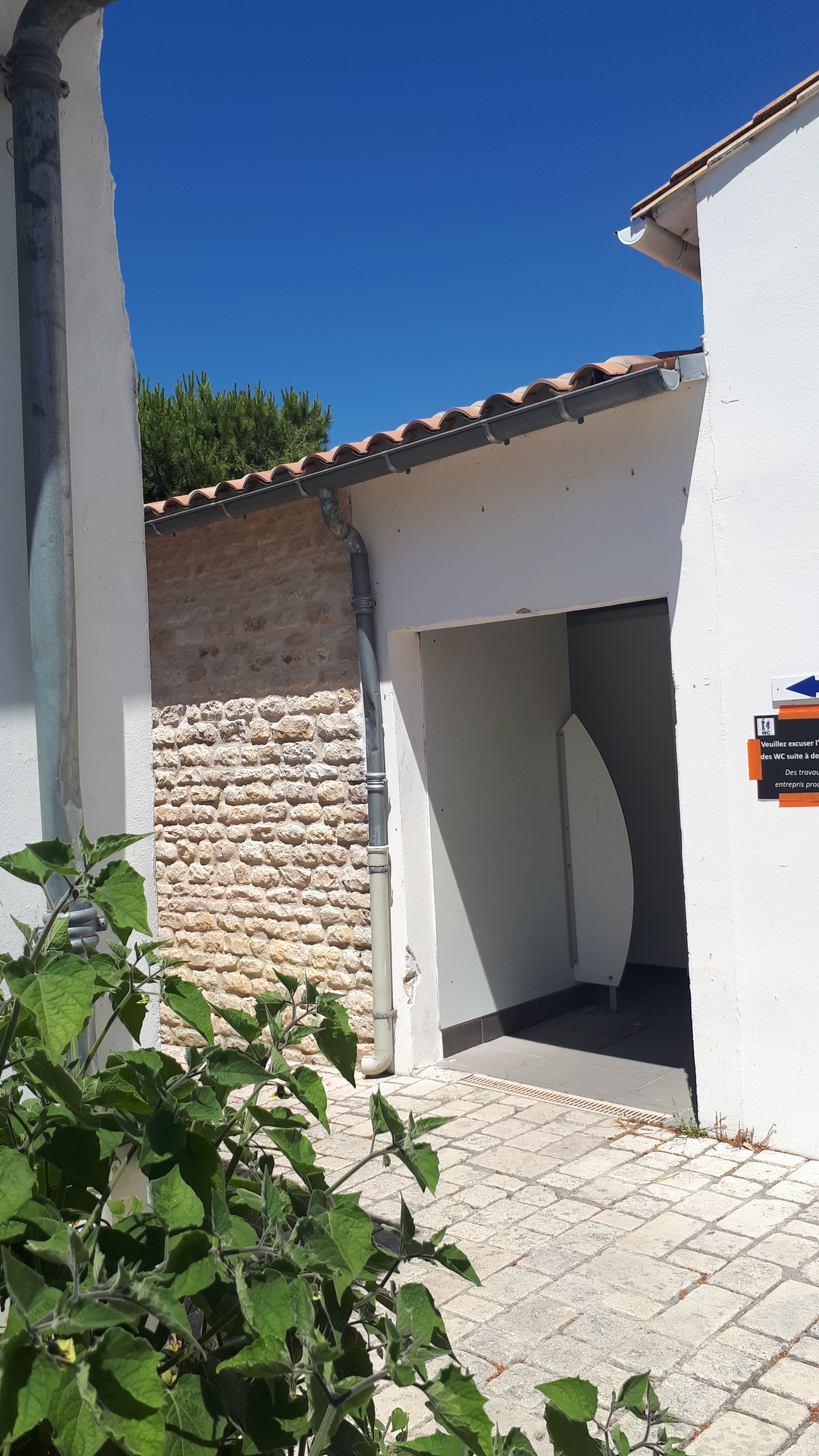 Toilettes de la placette de la bibliothèque