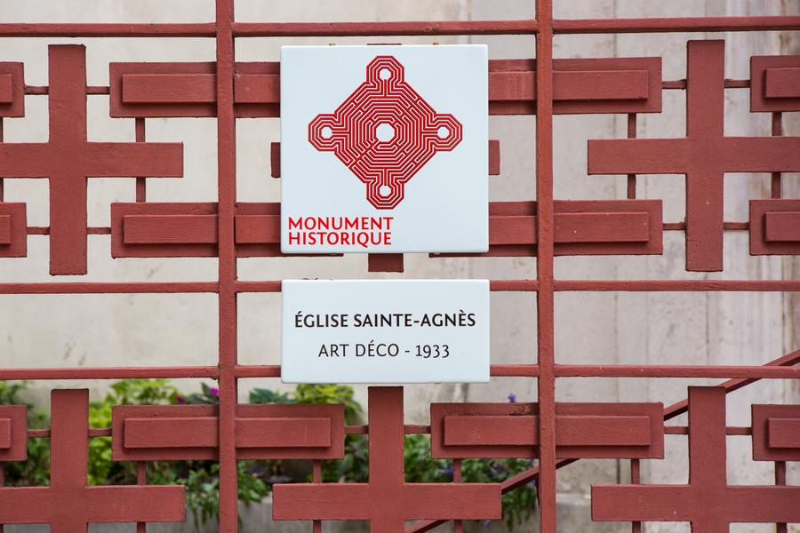 Plaque indiquant l'inscription "Monument Historique" 