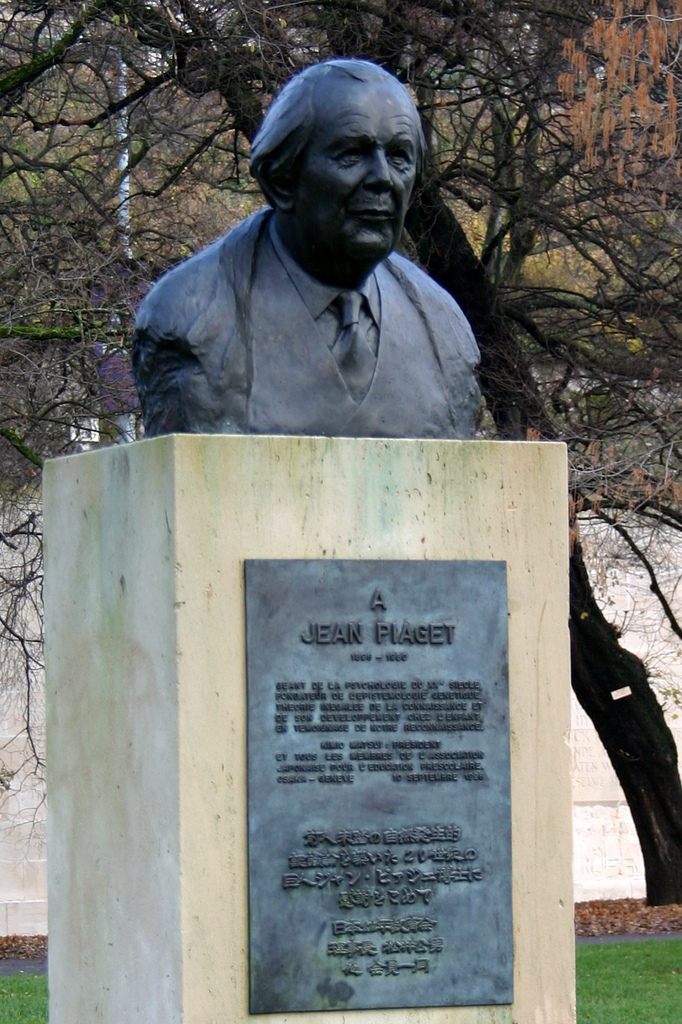 Monument Jean Piaget Gen ve Monts de Gen ve Votre vasion