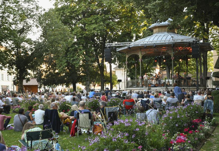 http://Les%20Jeudis%20du%20kiosque%20-%20Concerts%20au%20square%20Simone%20Veil%20!