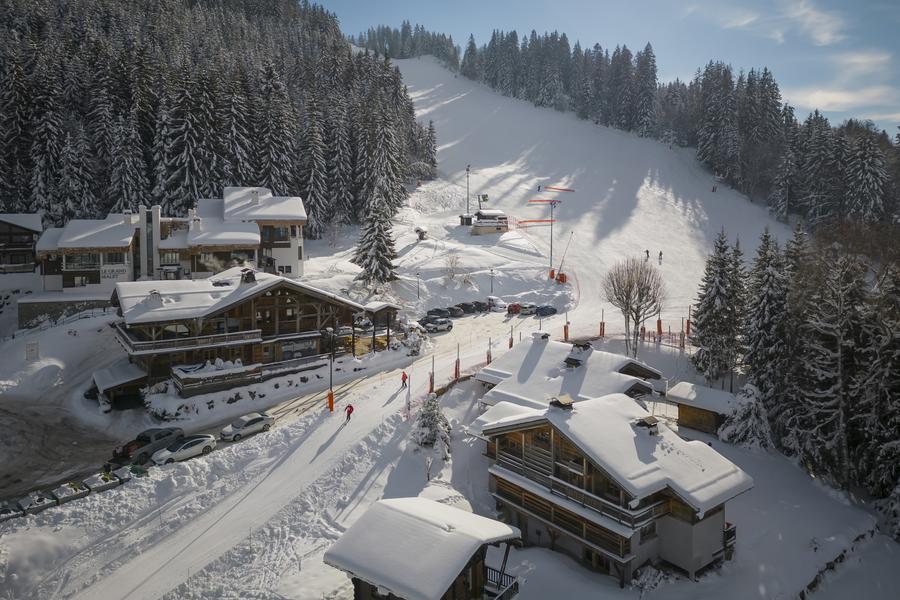 Accès par les pistes du Grand Massif