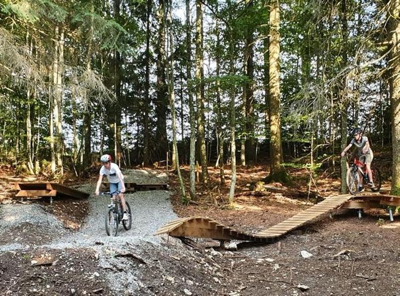 Giron 1000 station et village_Giron