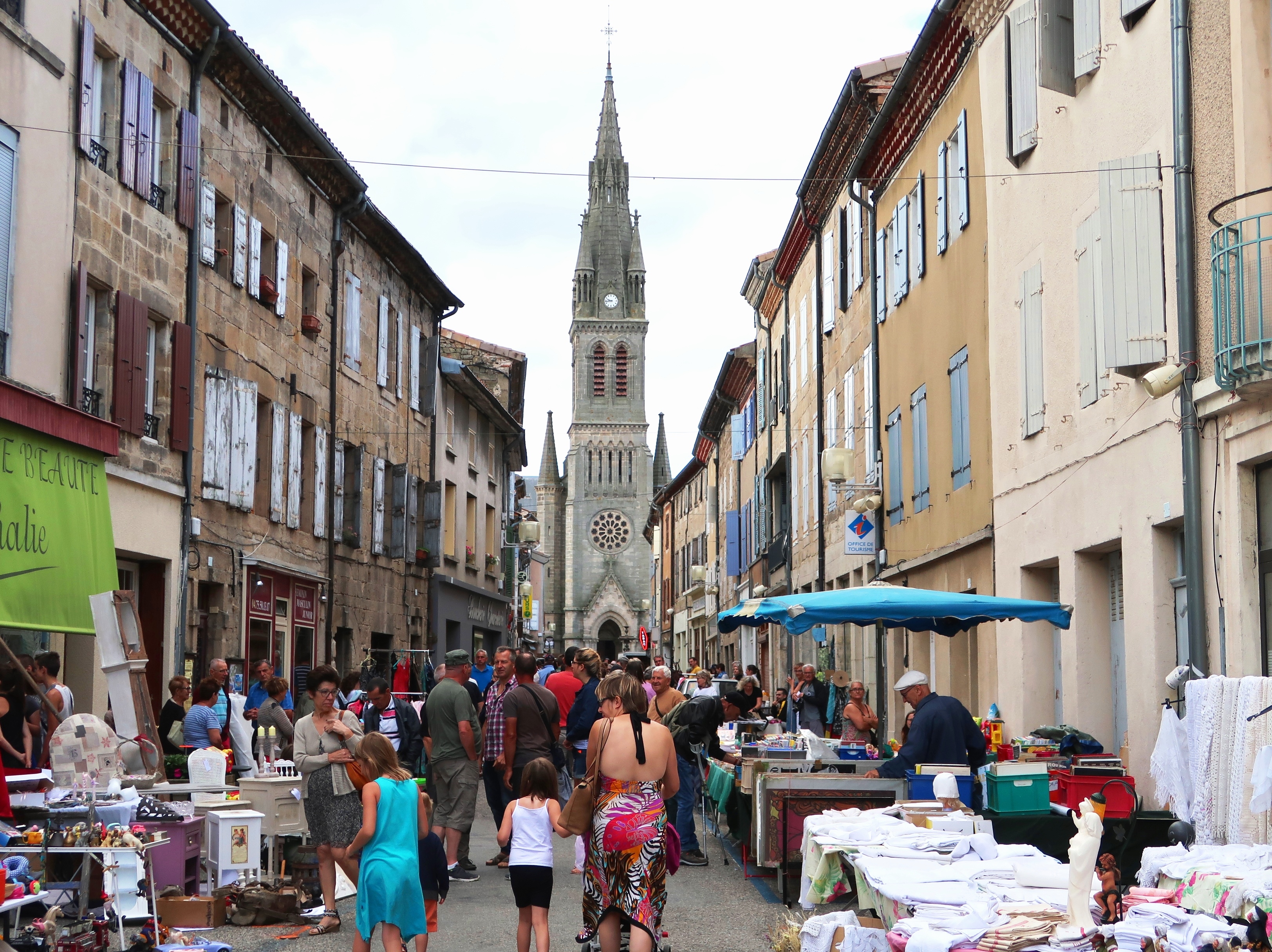 Vide-greniers lors de la fête du village 