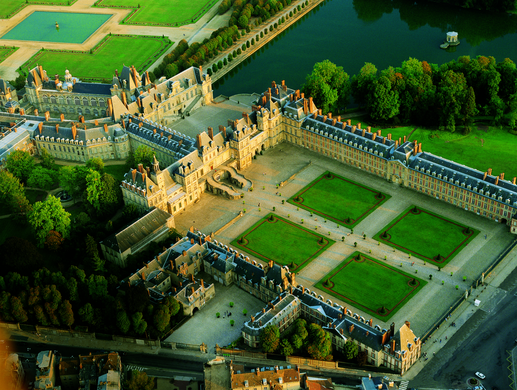 Palace of Fontainebleau - Fontainebleau Tourisme