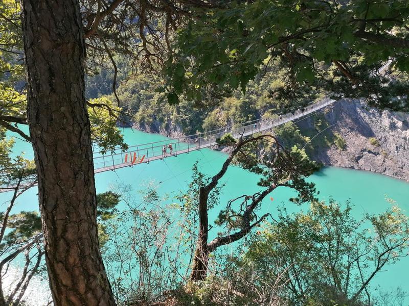 Passerelle de l'Ebron sur le lac de Monteynard