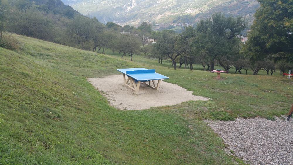 table de ping pong aire de jeux de macot - vallée de la Plagne table de ping pong aire de jeux de macot - vallée de la Plagne