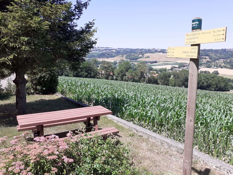 Aire pique nique Chassignieu église