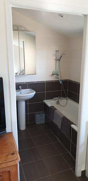 Salle de bain Chambre d'Hôtes Les Nichoirs Pusignieu à Creys Mépieu - Balcons du Dauphiné