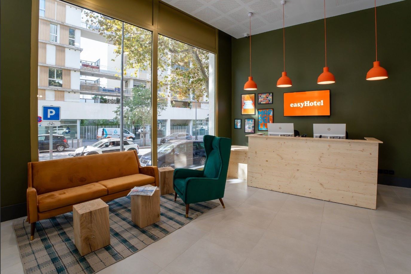 easyHotel