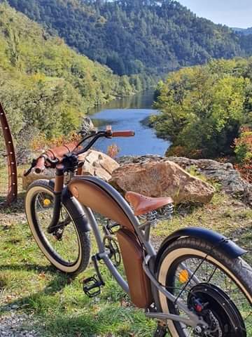 Faites l’Ardèche à vélo… sur les voies douces, les voies vertes et les routes de l’Ardèchoise. : Garage Le Break 07 - Rayvolt Bike 07