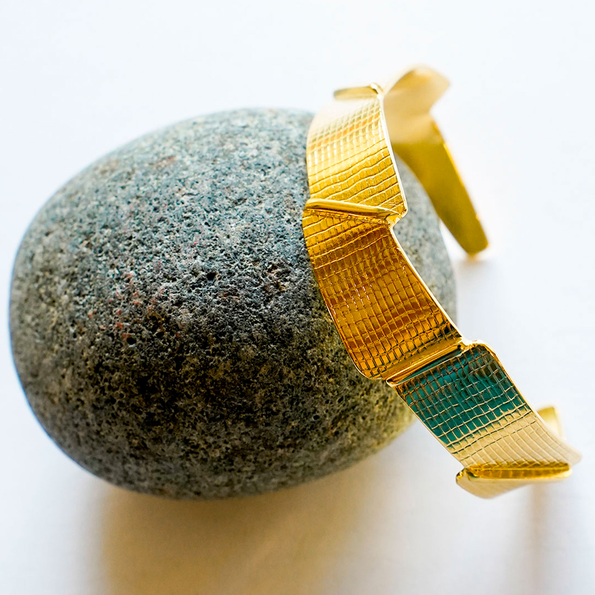 Exposition de bijoux dorés à l'or fin - Ivan BOZIER