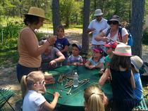 Atelier "Jouets buissonniers" lors des Mercredis des enfants