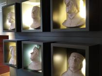 Bustes en plâtre des Dauphins du Viennois