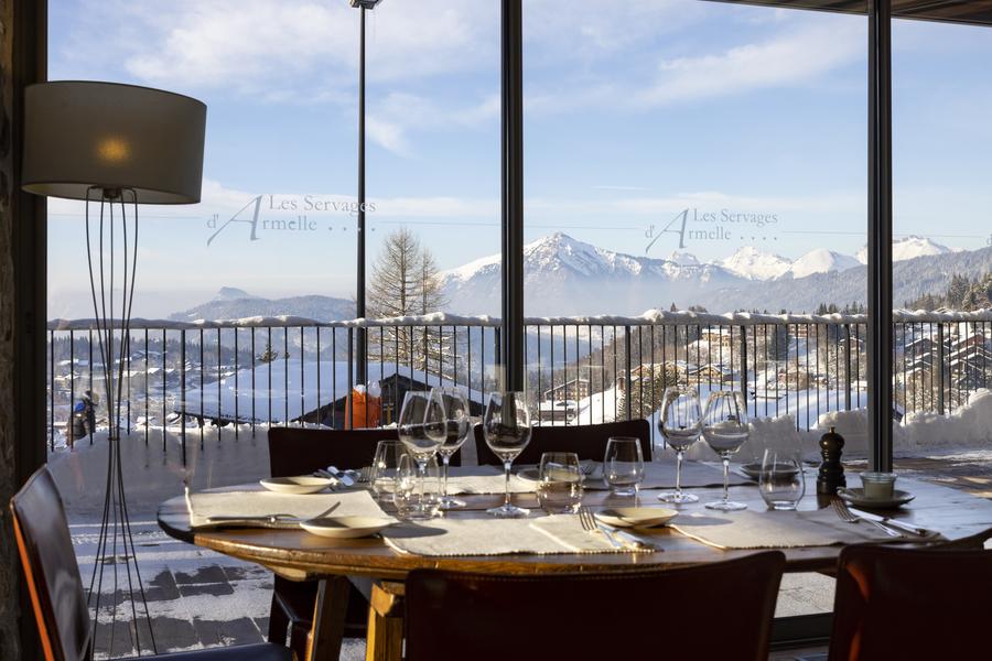 Veranda avec vue sur les montagnes
