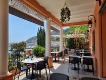 Terrasse vue sur le port de la Darse
