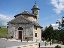 Eglise en rotonde à St Pierre de Curtille