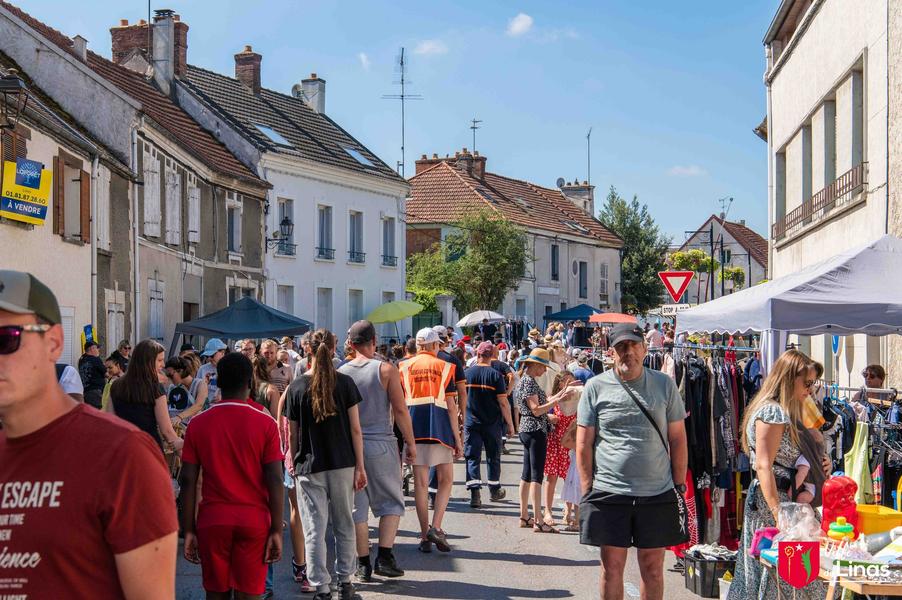 Inscriptions brocante Fête des fleurs LINAS 