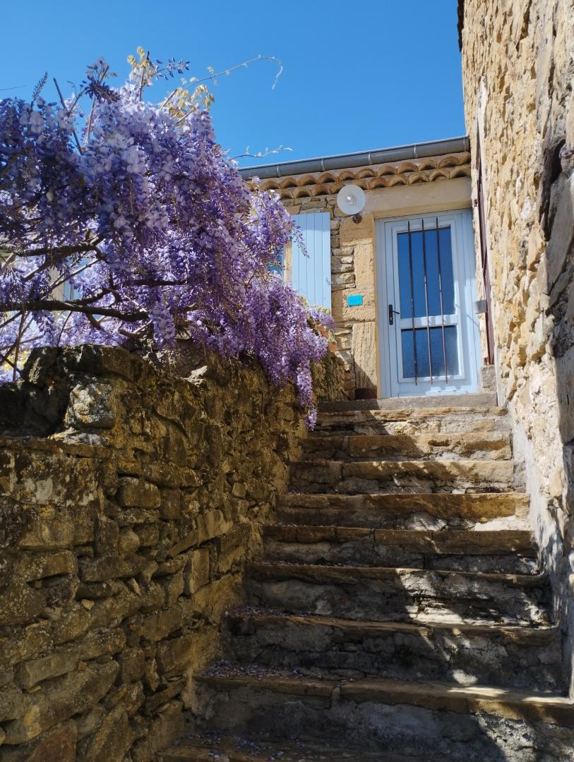 L'accès au gîte par un escalier