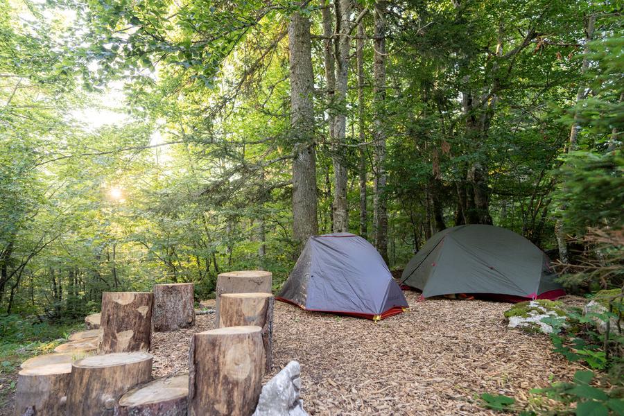 Espace tentes - Aire de bivouac de la Place à Baban_Aillon-le-Jeune