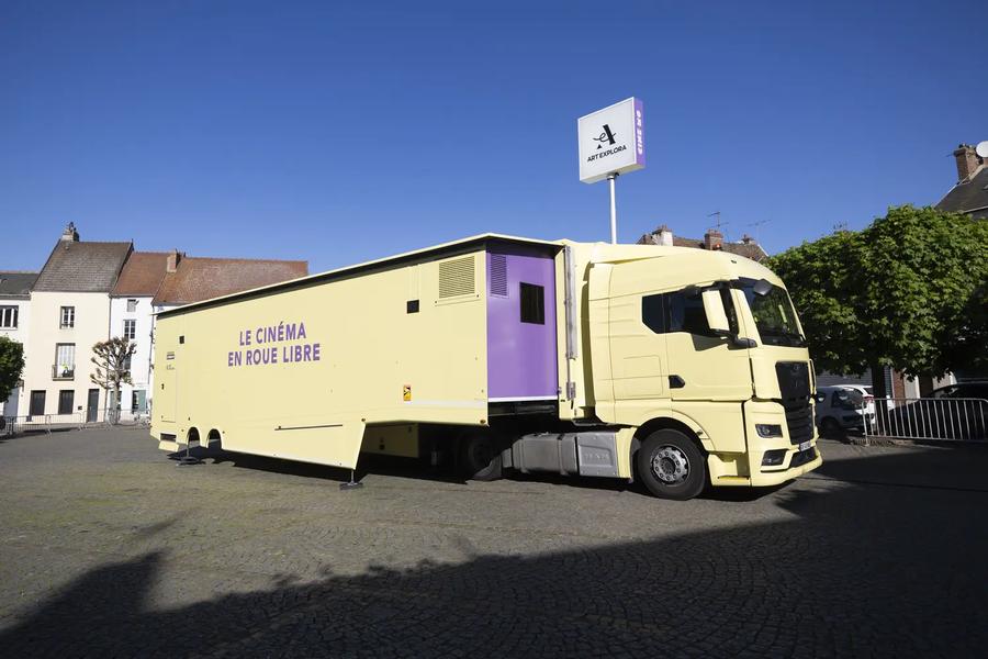 Camion cinéma itinérant CinéMo