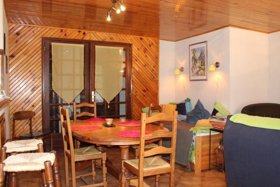 Gîte Chalet Serclet-Cuisine/Séjour-Saint-Étienne-de-Tinée-Gîtes de France des Alpes-Maritimes